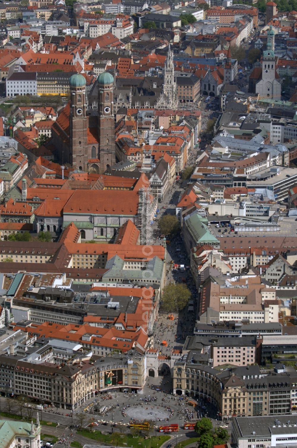 München from above - The fountains and water games at the Munich Karlsplatz