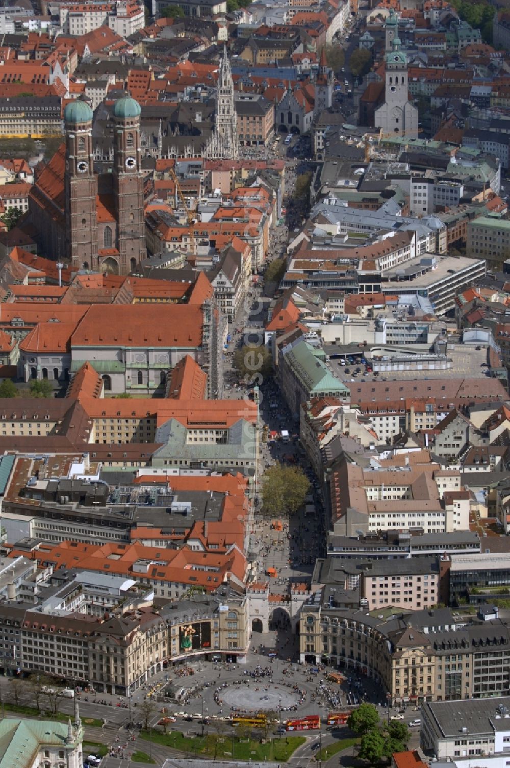 München from the bird's eye view: The fountains and water games at the Munich Karlsplatz