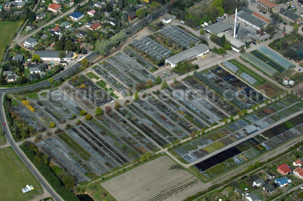 Aerial photograph Berlin - Blick auf das Gelände der im Jahre 1720 durch Christoph Späth gründeten Baumschule, die sich später zu einer der größten der Welt entwickelt hat. Durch König Friedrich Wilhelm I., der oft in der kleinen Gärtnerei zu Gast war, wurde Späth zum Kunstgärtner und vollberechtigten Berliner Bürger ernannt. Heute gilt das Baumschulenareal als Geheimtipp für alle Gartenfreunde und Grundstücksbesitzer Berlins.