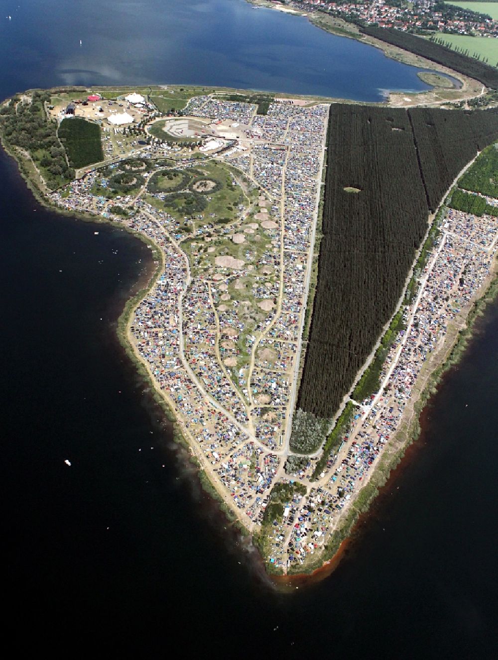 Muldestausee from the bird's eye view: Sputnik Spring Break 2012 Festival on the Pouch peninsula in the town of Muldestausee in Saxony-Anhalt