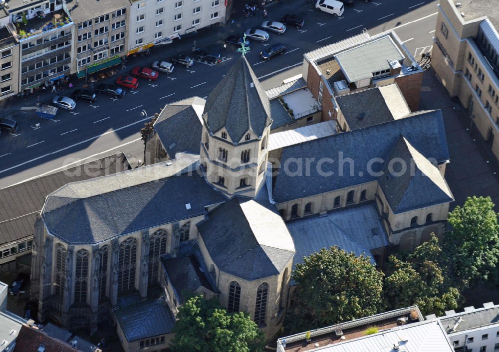 Köln from above - Die Basilika St. Andreas an der Komödienstraße im Stadtteil Altstadt-Nord ist eine der zwölf großen romanischen Kirchen Kölns. Basilica St. Andreas at Komödienstrasse in district Altstadt-Nord is one of the twelve Romanesque churches of Cologne.