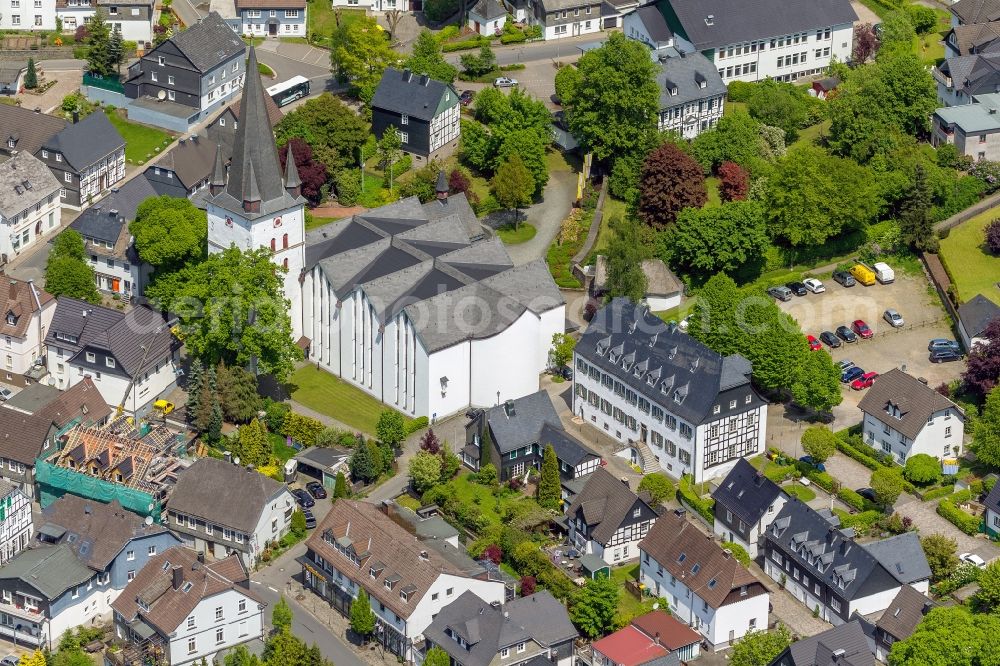 Drolshagen from the bird's eye view: St. Clement's Church in the Clemensstraße in Drolshagen in the state of North Rhine-Westphalia