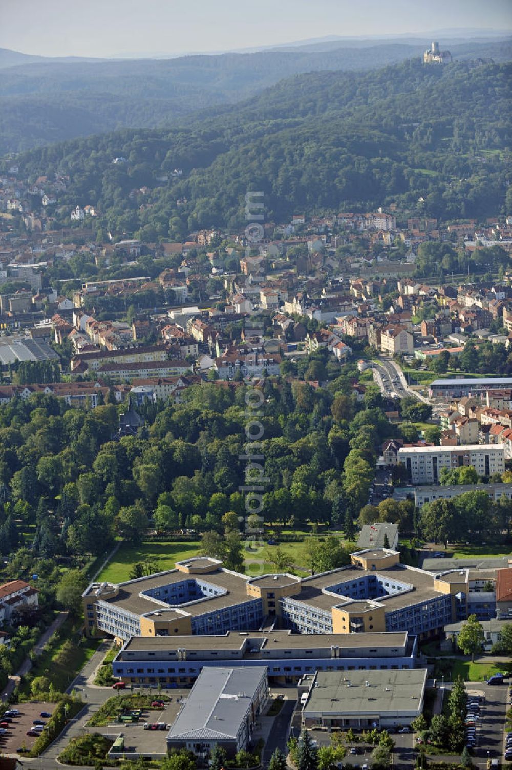 Eisenach from the bird's eye view: Das St.-Georg-Klinikum an der Mühlhauser Straße. Träger des Krankenhauses ist die St. Georg Klinikum Eisenach gGmbH. The St. George's Hospital at the Mühlhauser Strasse. Provider of the hospital is the St. Georg Klinikum Eisenach gGmbH.