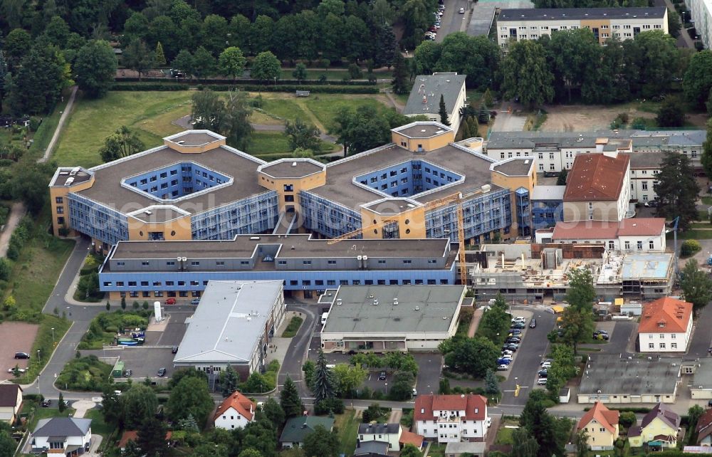 Eisenach from above - The St. Georgen Hospital is located in the Muhlhauser Road in Eisenach in Thuringia. The clinic is a is an acute care hospital with eleven chef medically supervised departments, including a Day Hospital for Psychiatry, Psychotherapy and Psychosomatics, as well as a center for physical and rehabilitative medicine. To the extensive new construction work was inter alia the architects Sauerbier Wagner Giesler GbR from Eisenach involved