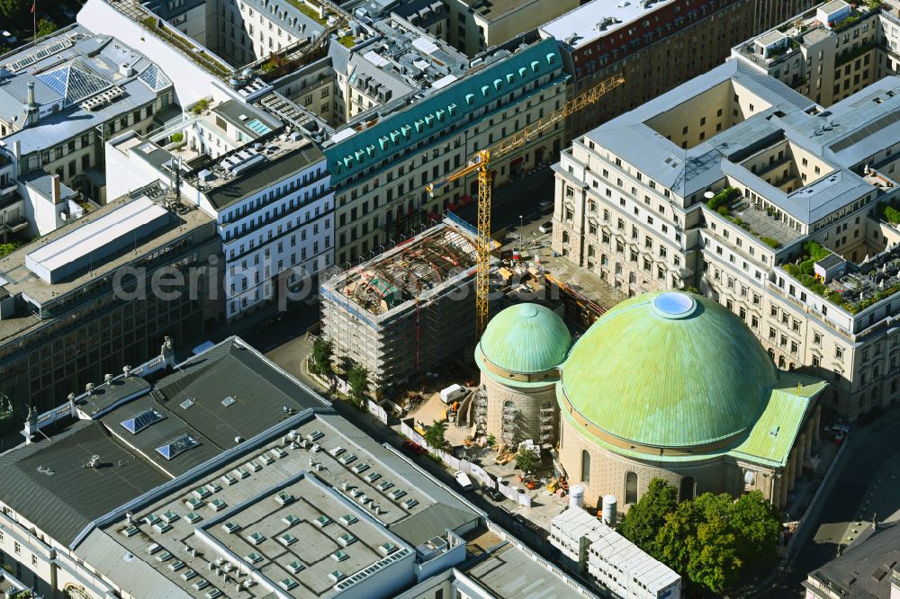 Aerial photograph Berlin - Church building of St. Hedwig's Cathedral at Bebelplatz - Franzoesische Strasse - Hedwigskirchgasse in the Mitte district of Berlin