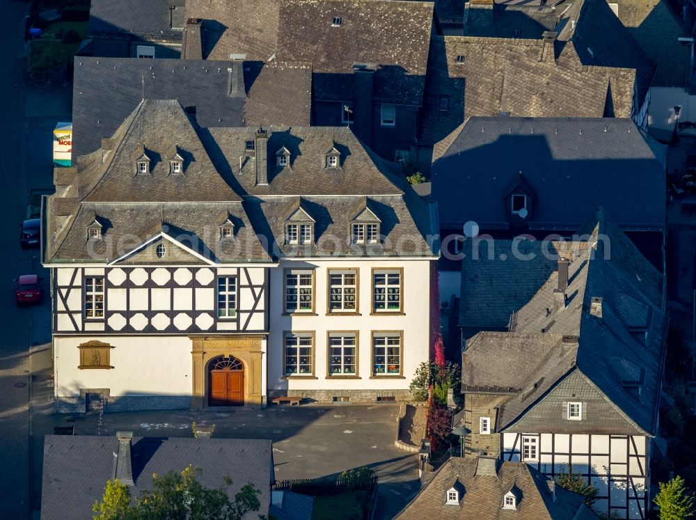 Meschede OT Eversberg from the bird's eye view: View of the basic school St. Johannes in the district Eversberg in Meschede in the state North Rhine-Westphalia