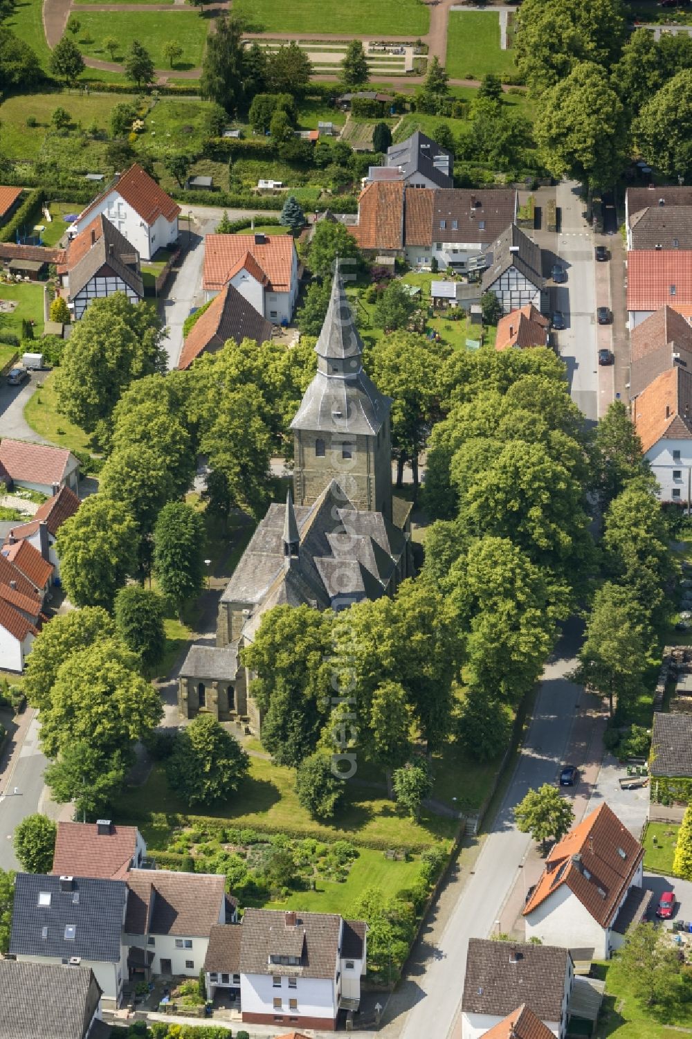 Rüthen from the bird's eye view: Church St. Johannes in the historical city center in Ruethen in the Sauerland in North Rhine-Westphalia