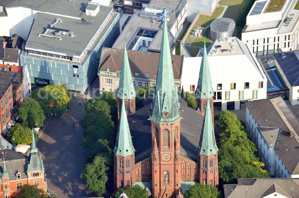 Aerial image Oldenburg - Die St. Lamberti-Kirche in Oldenburg Niedersachsen, die zwischen 1180 uns 1200 erbaut wurde. Sie ist das höchste Gebäude der Stadt. The St. Lamberti-Church in Oldenburg, Lower Saxony, was build between 1180 and 1200. It is the highest building in town.