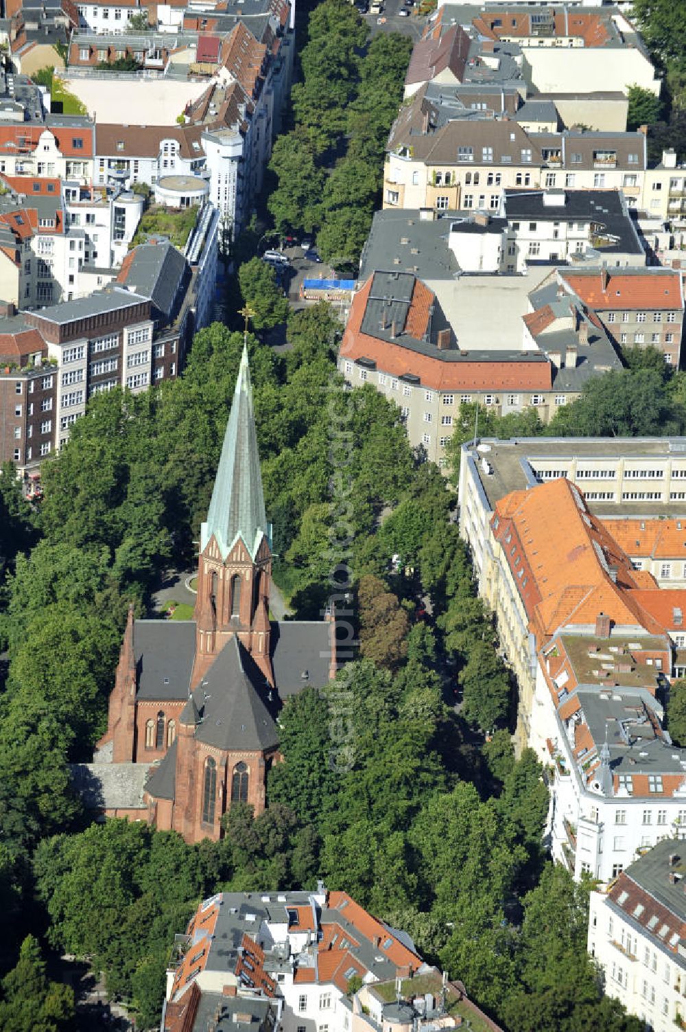 Berlin from the bird's eye view: Blick auf die St. Ludwigskirche in Berlin- Wilmersdorf. Das Kirchengebäude liegt am Ludwigskirchplatz und wurde zwischen 1895 und 1897 erbaut. Der Architekt war August Menken. Die im Stil der Norddeutschen Backsteingothik gehaltenen Kirche, wurde zu Ehren König Ludwigs IX von Frankreich erbaut. View of the St. Louis Church in Berlin-Wilmersdorf. The church building is located on Ludwigkirchplatz and was built between 1895 and 1897. The architect was August Menken. The style of the North German brick Gothic held church was built in honor of King Louis IX of France.