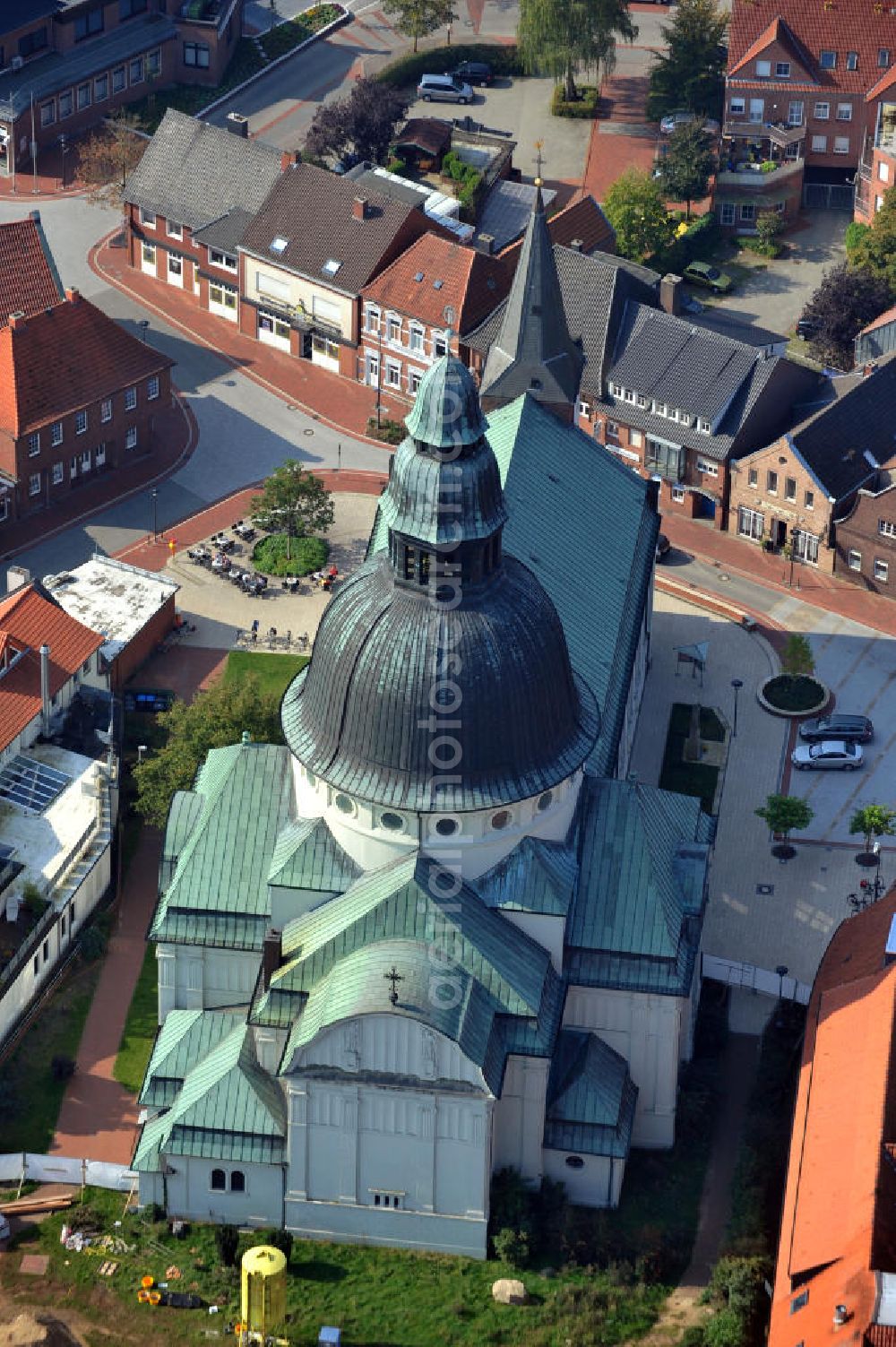 Haren from above - Die St. Martinus Kirche am Martinusplatz in Haren Niedersachsen, ist eine der größten Kirchen im Emsland und wurde in den Jahren von 1908-1911 errichtet. The St. Martinus Church in Haren, Lower Saxony, is one of the biggest Churches in Emsland and was build in 1908-1911.