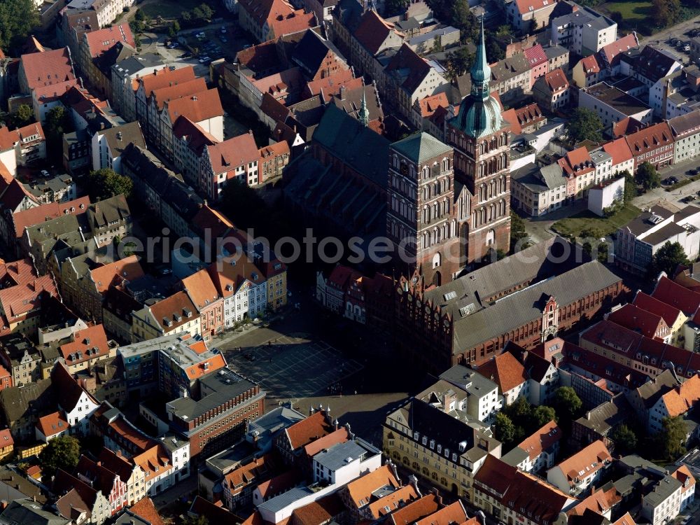 Aerial image Stralsund - The St. Nicholas Church at the Old Market in Stralsund in Mecklenburg-Western Pomerania