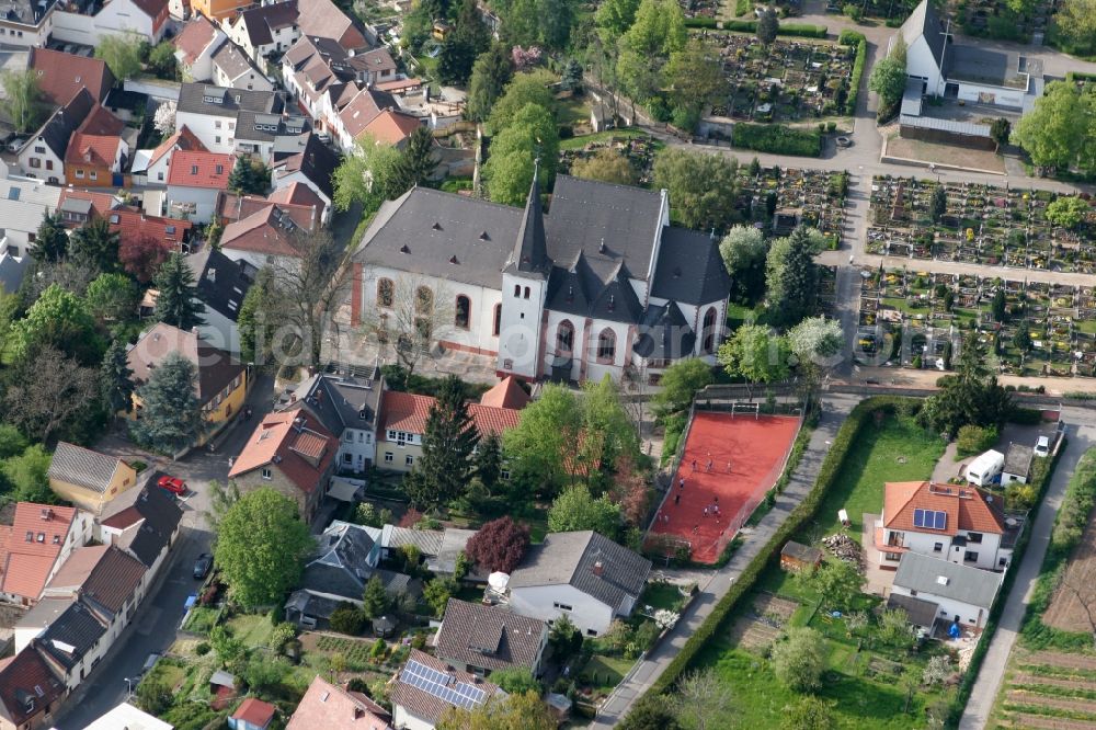 Mainz Hechtsheim from above - Saint Pankratius Parish Church with the followed cemetery in Mainz-Hechtsheim in the state of Rhineland-Palatinate