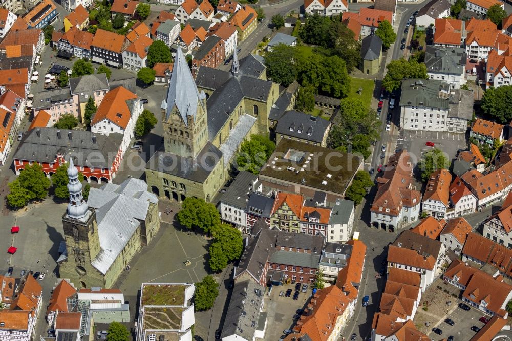 Aerial photograph Soest - St. Patroclus Cathedral and Church of St. Peter at the Wilhelm-Morgner-Haus in the center of the old town in Soest in North Rhine-Westphalia