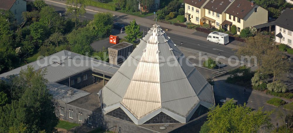 Fulda from above - Blick auf die Kirche St. Paulus des gleichnamigen Pfarramtes an der Goerdelerstraße in Fulda. View of the church of St. Paul at Goerdelerstraße in Fulda.