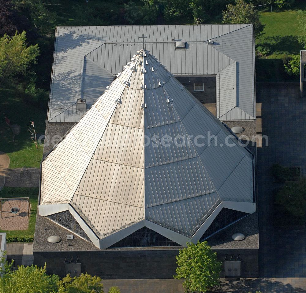 Aerial image Fulda - Blick auf die Kirche St. Paulus des gleichnamigen Pfarramtes an der Goerdelerstraße in Fulda. View of the church of St. Paul at Goerdelerstraße in Fulda.