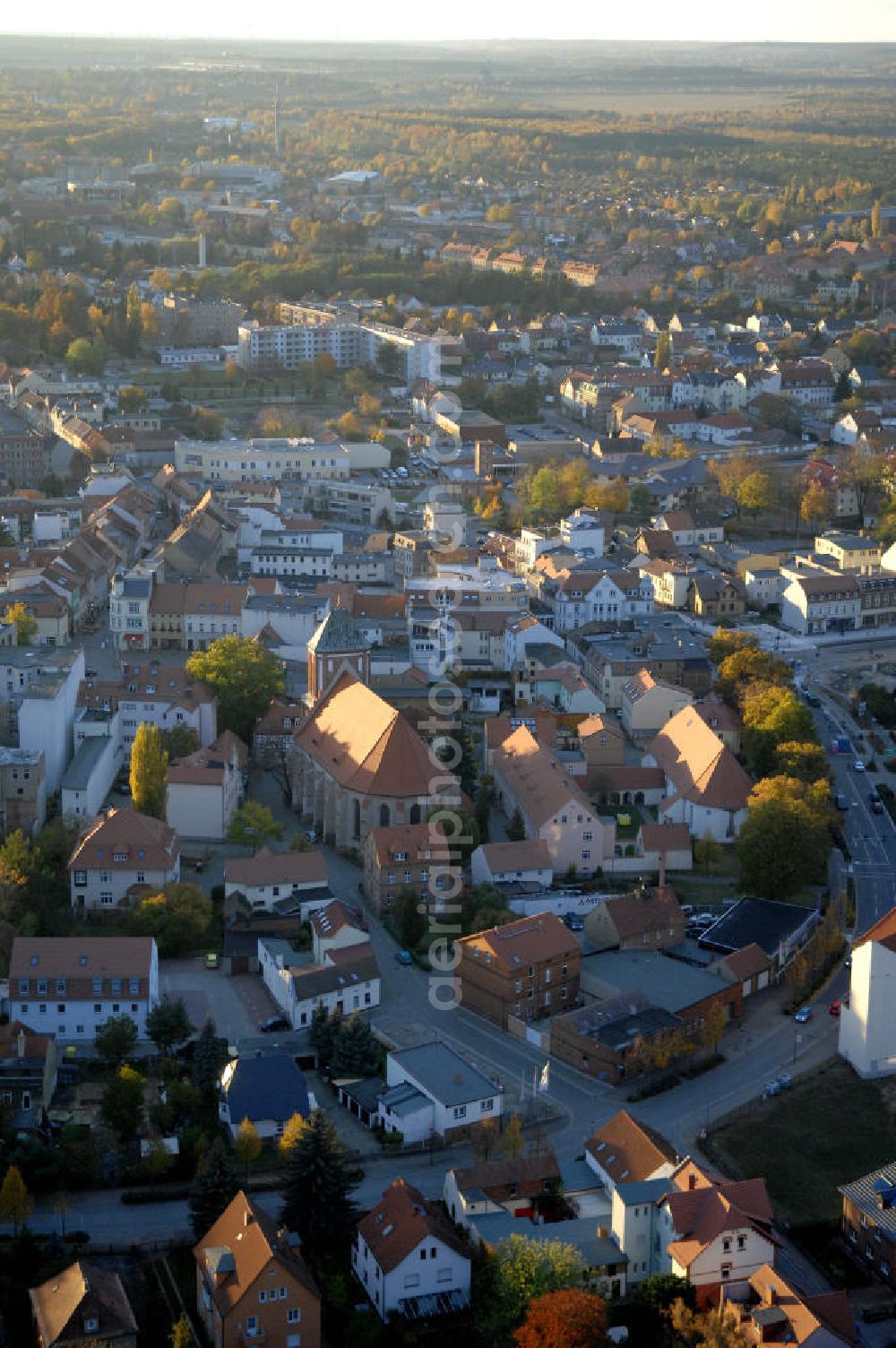 Aerial photograph Senftenberg - Blick auf die Altstadt von Senftenberg am Kirchplatz mit der St. Peter und Paul Kirche. Die evangelische Kirche ist eine spätgotische Hallenkirche mit einem querrechteckigem dreigeschossigen Westturm. Kontakt: Calauer Straße 1, 01968 Senftenberg, Tel. +49(0)3573 3765-0, Fax +49(0)3573 3765-12