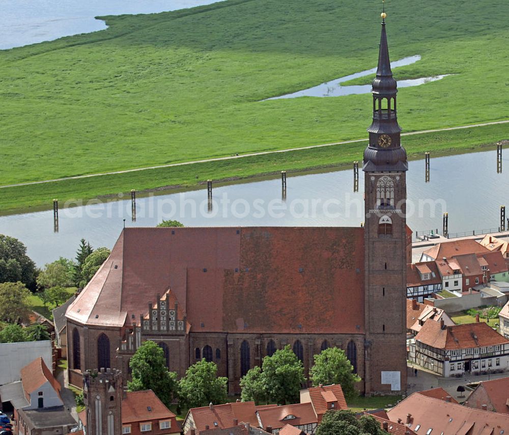 Tangermünde from above - Blick auf die evangelische Kirche St. Stephan. Die Kirche wurde im Stil der norddeutschen Backsteingotik erbaut. Bekannt ist die St. Stephanskirche für die barocke Scherer-Orgel aus dem Jahre 1624. View of the evangelical church of St. Stephan. The church was built in the style of North German brick Gothic architecture. The St. Stephen's Church is known for its baroque Scherer organ from 1624.