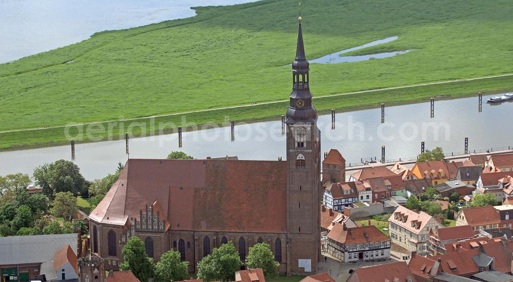 Tangermünde from the bird's eye view: Blick auf die evangelische Kirche St. Stephan. Die Kirche wurde im Stil der norddeutschen Backsteingotik erbaut. Bekannt ist die St. Stephanskirche für die barocke Scherer-Orgel aus dem Jahre 1624. View of the evangelical church of St. Stephan. The church was built in the style of North German brick Gothic architecture. The St. Stephen's Church is known for its baroque Scherer organ from 1624.