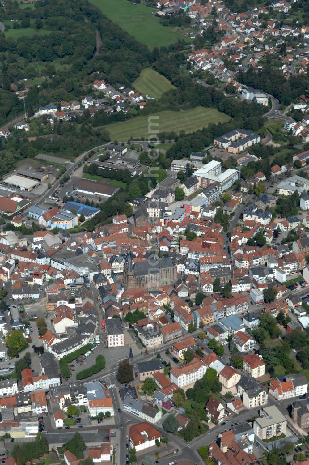 Aerial image St. Wendel - Stadtteilansicht von St. Wendel im Saarland, geprägt durch die Wendalinusbasilika, auch Wendelsdom genannt, sowie durch Wohnhäuser und Geschäftsgebäude. Die spätgotische Hallenkirche ist eine der herausragenden Sakralbauten Saarlands und ein bedeutender Pilgerort. Partial cityscape of St. Wendel in state Saarland, characterized by church Wendalinusbasilika, also called Wendelsdom, as well as by tenements and business buildings. The late Gothic hall church is a prominent sacred building of Saarland and a considerable pilgrimage site.