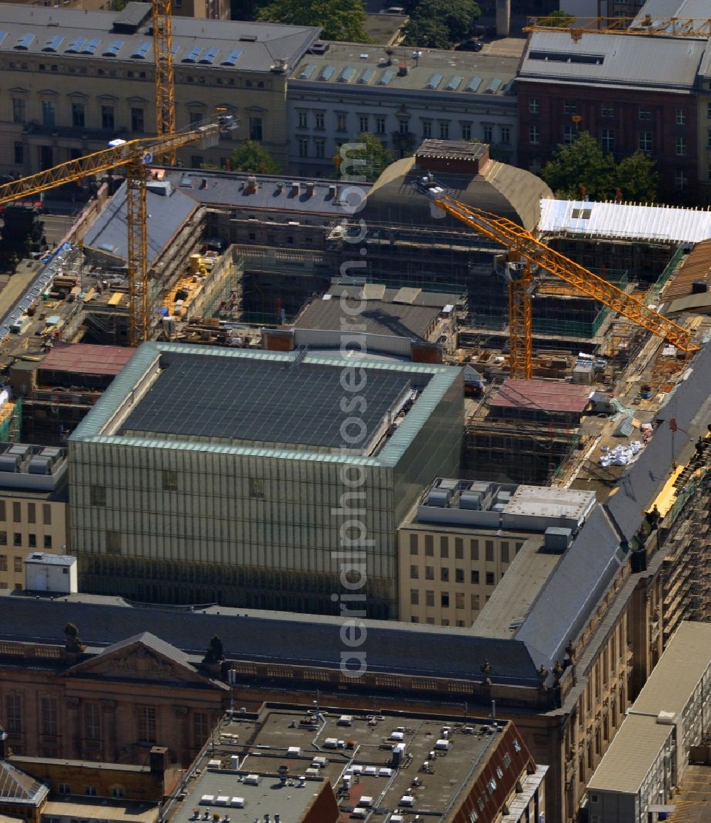 Berlin from the bird's eye view: Construction site for the renovation of the library Staatsbibliothek zu Berlin, on the location Unter den Linden in the district Mitte