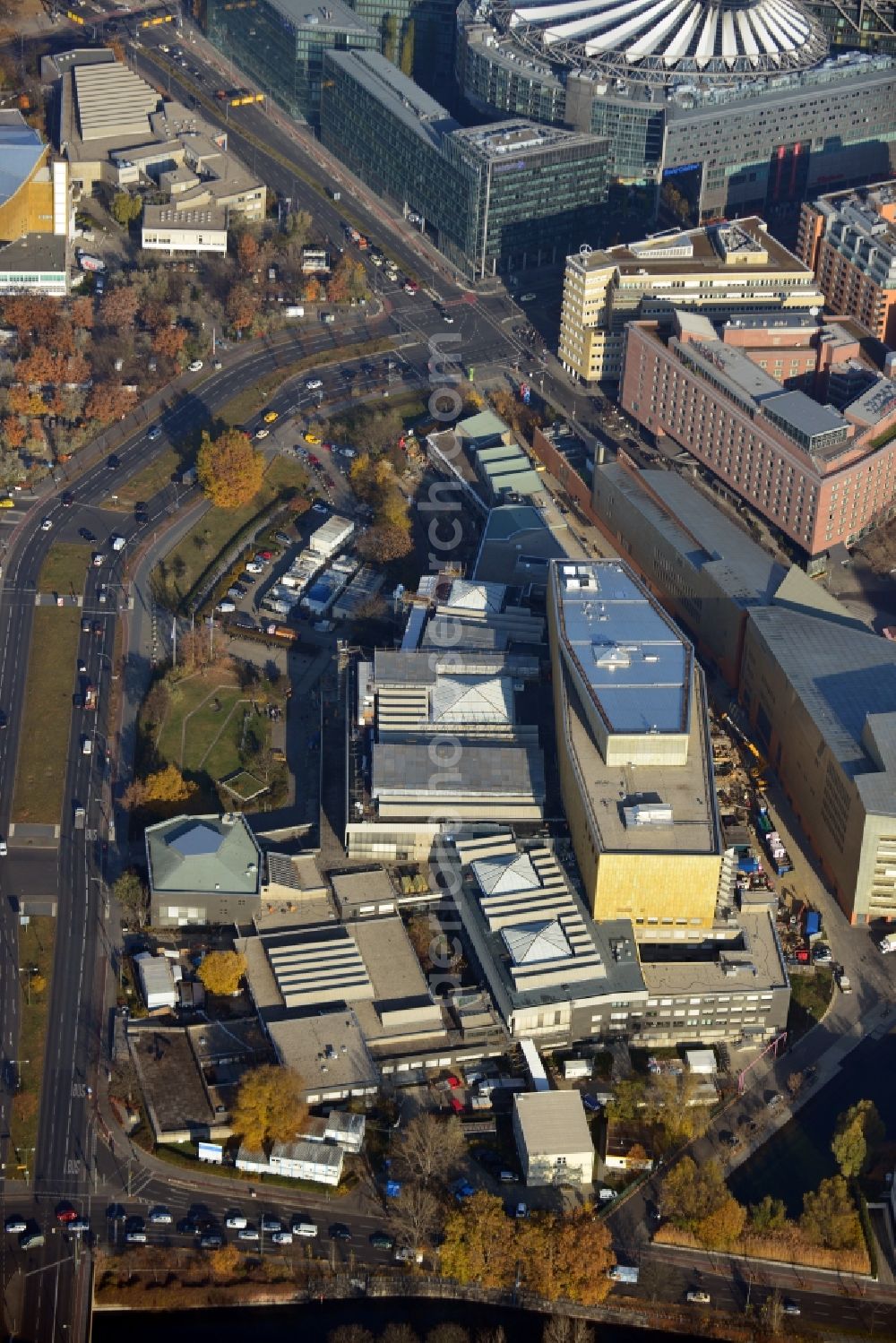 Aerial photograph Berlin OT Tiergarten - View of the National Library Berlin and the Theatre am Potsdamer Platz