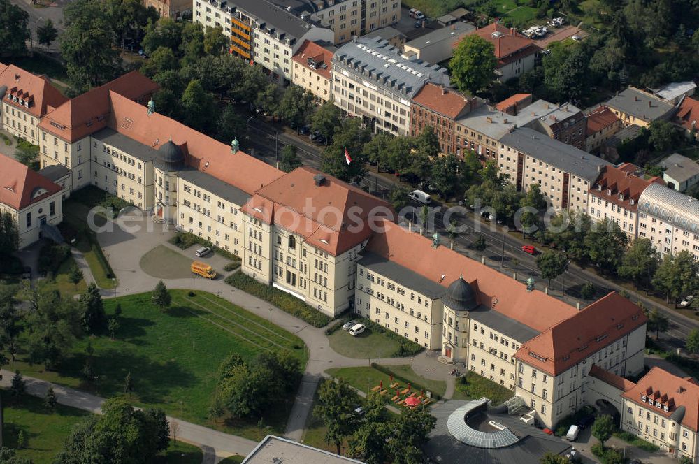 Aerial image Potsdam - Blick auf die Staatskanzlei Brandenburg in Potsdam, in der sich neben den Arbeitsräumen des Ministerpräsidenten von Brandenburg auch das „Ministerium der Justiz“ und das „Ministerium für Bildung, Jugend und Sport“ befinden.