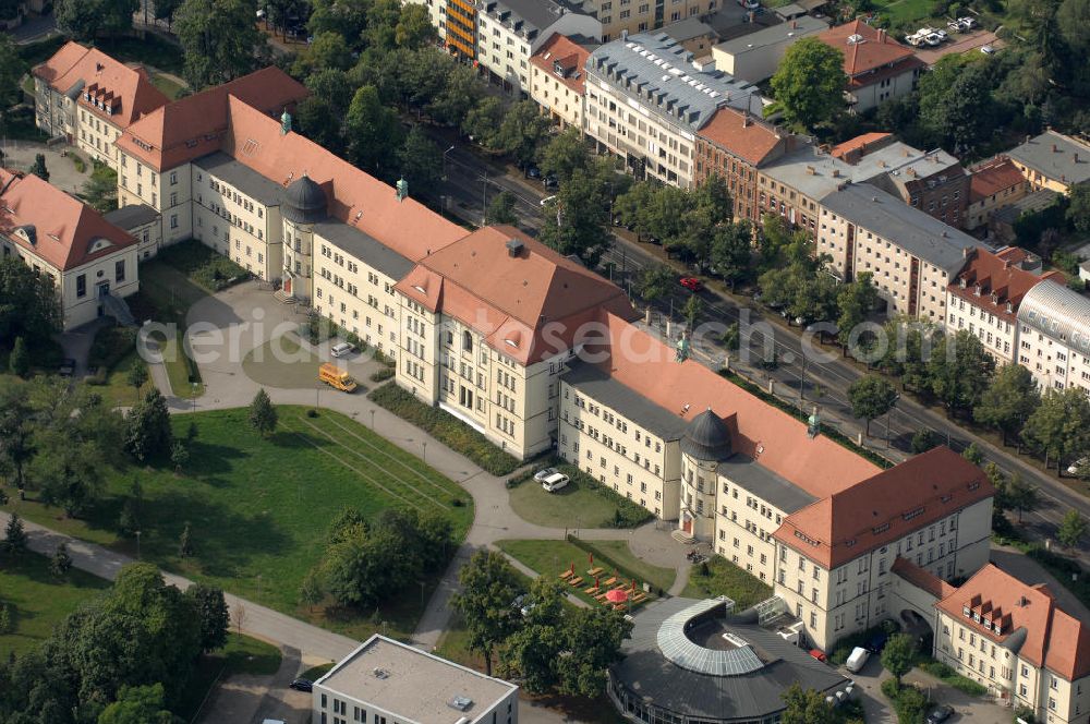 Aerial photograph Potsdam - Blick auf die Staatskanzlei Brandenburg in Potsdam, in der sich neben den Arbeitsräumen des Ministerpräsidenten von Brandenburg auch das „Ministerium der Justiz“ und das „Ministerium für Bildung, Jugend und Sport“ befinden.