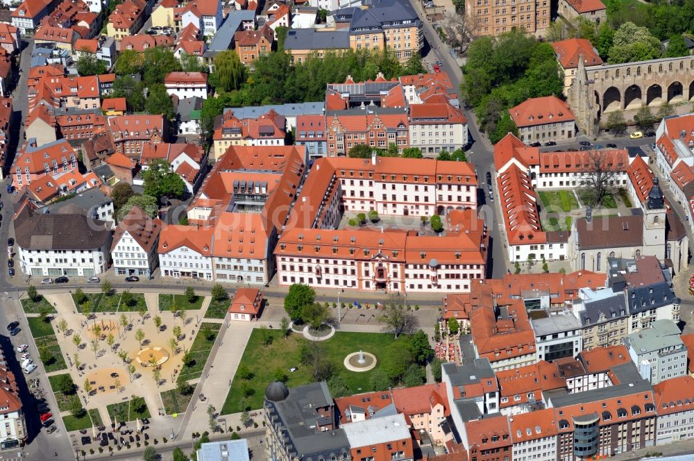 Erfurt from the bird's eye view: Court of the State Chancellery Erfurt in Thuringia. The building is located in the government street - opposite the deer garden and the newly built playground