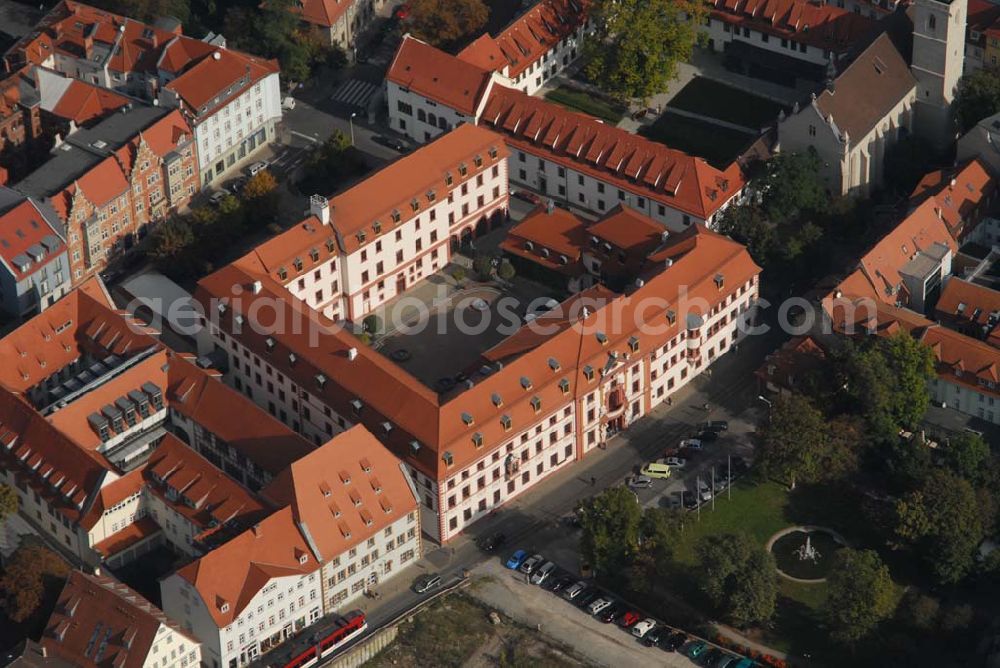 Erfurt from the bird's eye view: Blick auf die Staatskanzlei Thüringen. Der Amtssitz des Ministerpräsidenten befindet sich in der ehemaligen Kurmainzischen Statthalterei, eines der schönsten Barockbauwerke der Stadt. Hier finden auch Autorenlesungen, Ausstellungen, Vorträge und Konzerte statt. Kontakt: Regierungssprecher Fried Dahmen, Thüringer Staatskanzlei, Regierungsstraße 73, 99084 Erfurt; Tel.: +49 361 / 37 900