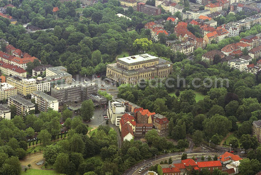 Braunschweig from the bird's eye view: Blick auf das Staatstheater Braunschweig , es ist das älteste öffentliche Mehrspartentheater Deutschlands; seine Anfänge reichen bis ins Jahr 1690 zurück. View at the State Theatre Braunschweig, its origins date back to 1690.