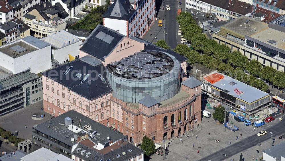 Aerial image Mainz - Das Staatstheater Mainz am Gutenbergplatz. Das Gebäude wurde zwischen 1829 und 1833 durch Georg Moller errichtet. The State Theatre of Mainz at the Gutenberg Square. It was built between 1829 and 1833 by Georg Moller.