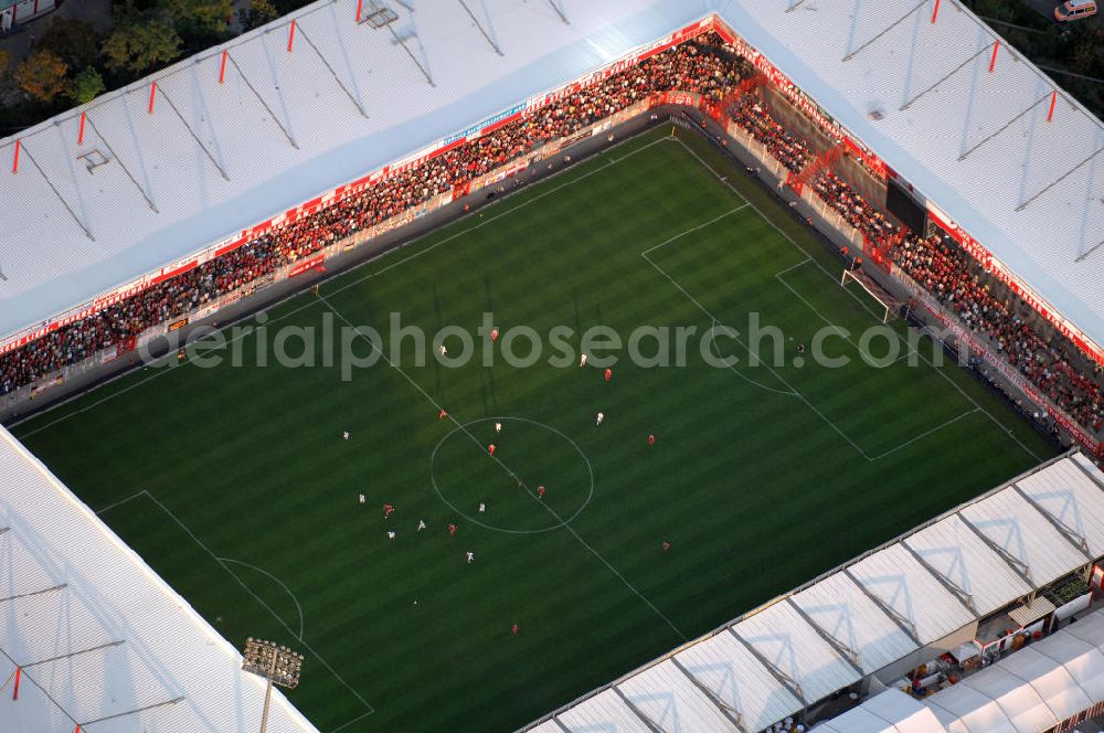 Aerial photograph Berlin - Blick auf das Stadion Alte Försterei in Berlin-Köpenick beim Spiel des FC Bayern gegen den 1. FC Union Berlin. View of the stadium Old Forestry in Berlin-Köpenick in the game of FC Bayern against 1 FC Union Berlin.