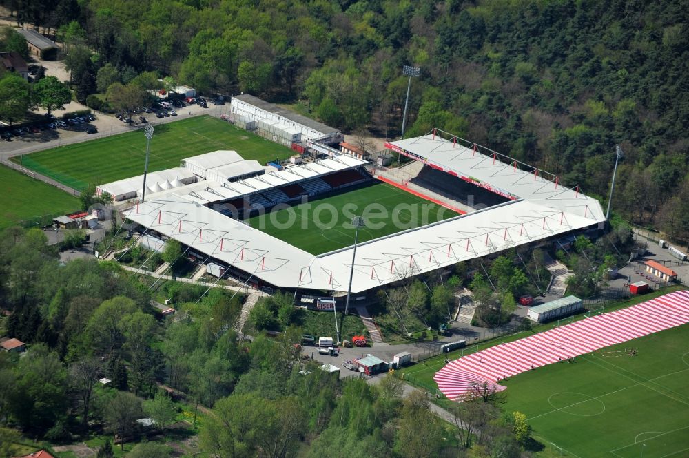 Aerial photograph Berlin - View the stadium Old Foresterin Berlin-Köpenick, it is with a capacity of 18 100 spectators (of which 16 600 standing and 1,500 covered seats), the largest pure football stadium in Berlin