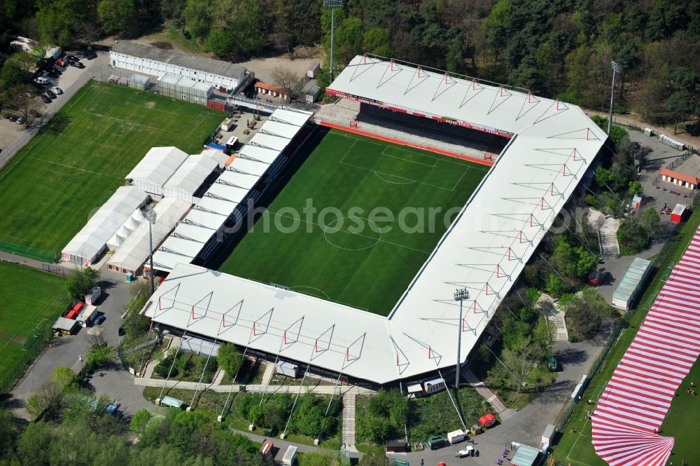 Aerial image Berlin - View the stadium Old Foresterin Berlin-Köpenick, it is with a capacity of 18 100 spectators (of which 16 600 standing and 1,500 covered seats), the largest pure football stadium in Berlin