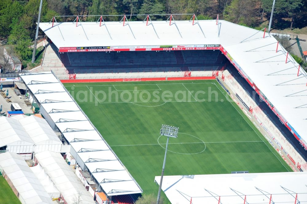 Aerial photograph Berlin - View the stadium Old Foresterin Berlin-Köpenick, it is with a capacity of 18 100 spectators (of which 16 600 standing and 1,500 covered seats), the largest pure football stadium in Berlin