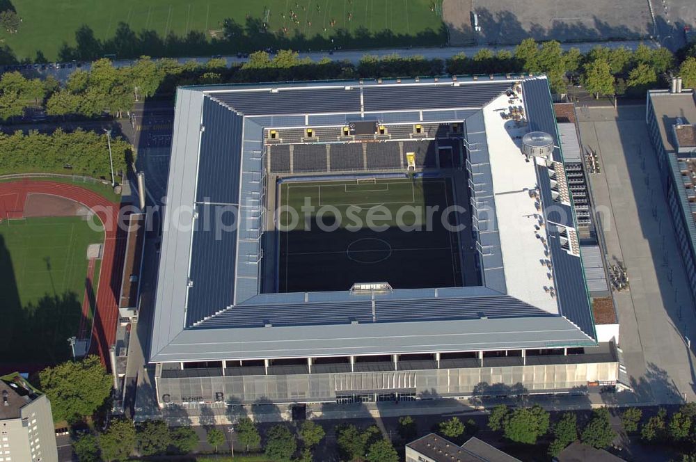 Aerial photograph Bern - Das Stadion Stade de Suisse Wankdorf Bern steht im Wankdorfquartier der Stadt in der Schweiz. Die Arena ist Heimstatt des Berner Fussballvereins BSC Young Boys (YB) und wurde durch die Baufirma Marazzi Generalunternehmung ( heute Losinger Construction AG) und die Baltensperger AG errichtet.