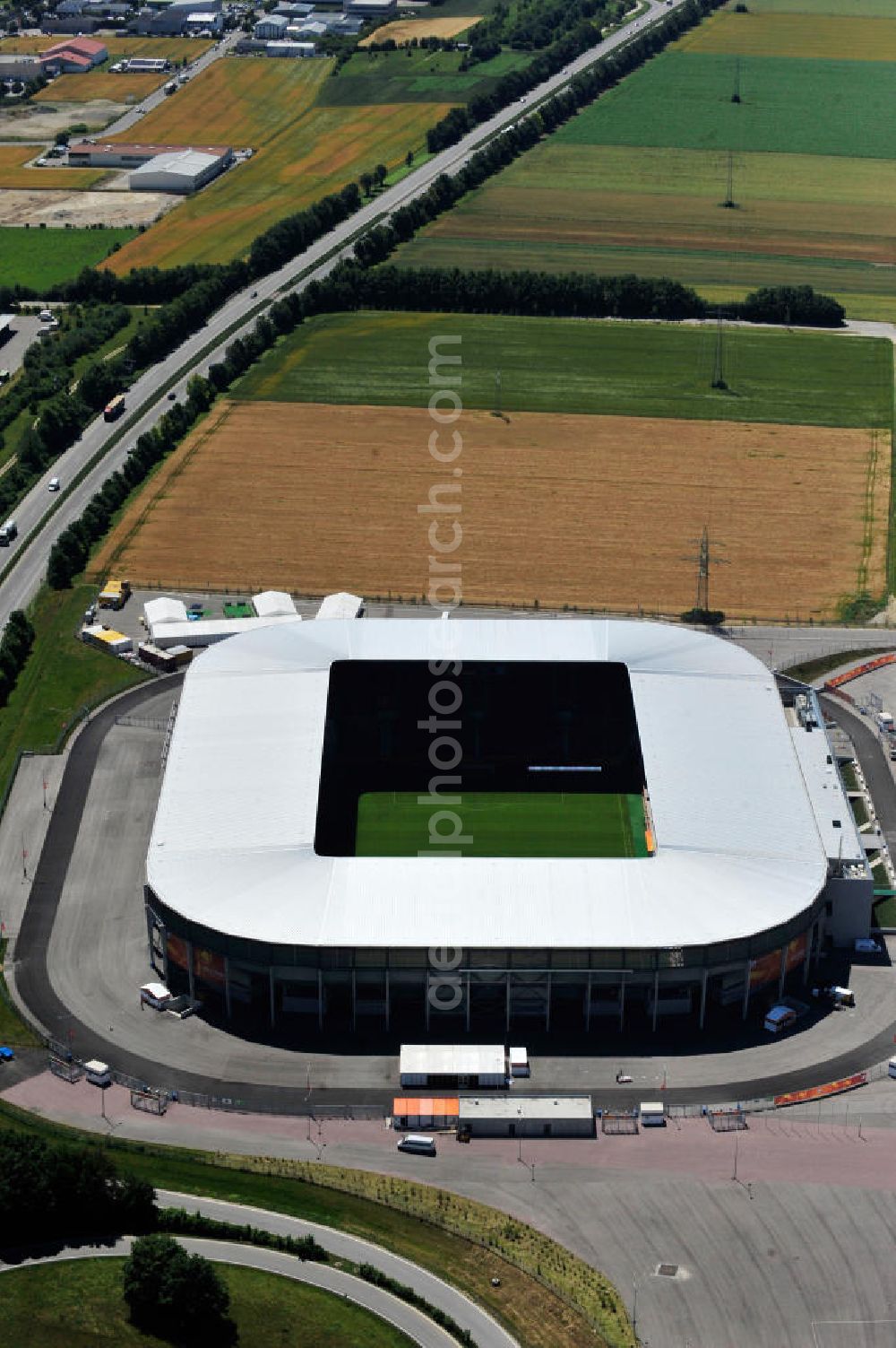 Augsburg from the bird's eye view: Blick auf das Stadion impuls arena des Fußballvereins FC Augsburg zur FIFA Fußball-Weltmeisterschaft der Frauen 2011. Das Fußballstadion mit einer Kapazität von bis zu 49.000 Plätzen wurde durch die Architekten Bernhard & Kögel ralisiert. View onto the stadium impuls arena of the football club / soccer club FC Augsburg.