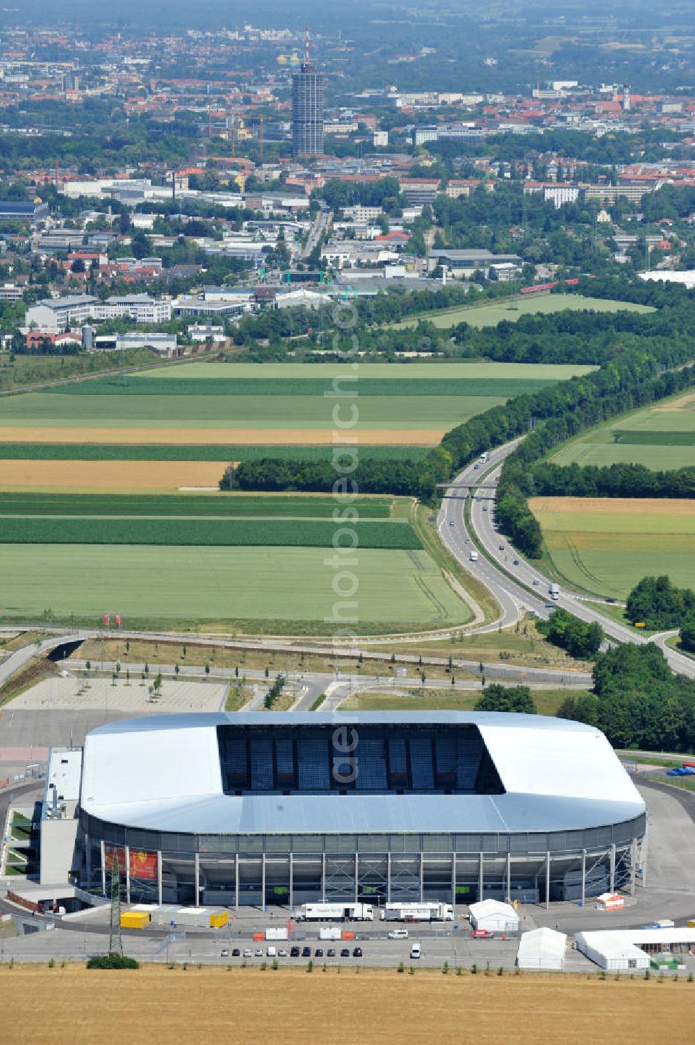 Aerial photograph Augsburg - Blick auf das Stadion impuls arena des Fußballvereins FC Augsburg zur FIFA Fußball-Weltmeisterschaft der Frauen 2011. Das Fußballstadion mit einer Kapazität von bis zu 49.000 Plätzen wurde durch die Architekten Bernhard & Kögel ralisiert. View onto the stadium impuls arena of the football club / soccer club FC Augsburg.