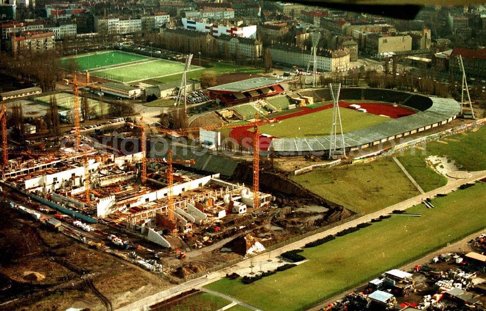 Berlin from above - 02.1995 Stadion mit Baustelle der Firma OSB im Prenzlauerberg (ehemalieges Sportforum Dynamo)