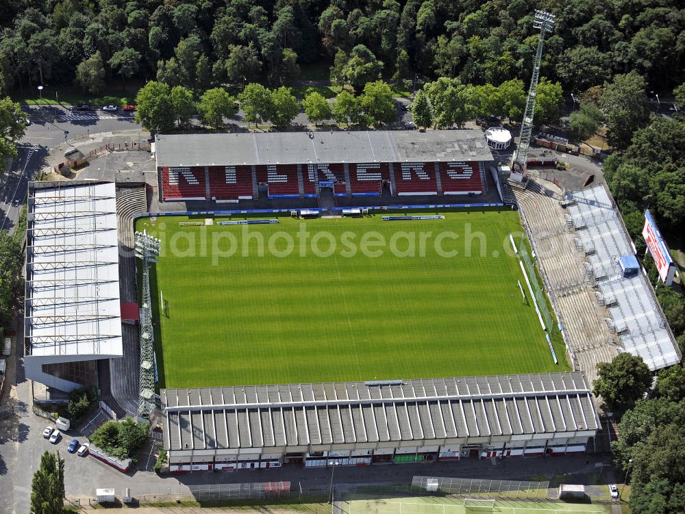 Offenbach from the bird's eye view: Blick auf das Stadion Bieberer Berg. Es bietet Platz für 26.500 Zuschauer und ist die Heimspielstätte des Fußballvereins Kickers Offenbach. View of the stadium Bieberer Berg. There is a capacity for 26,500 spectators and it is the home ground of the football club Kickers Offenbach.