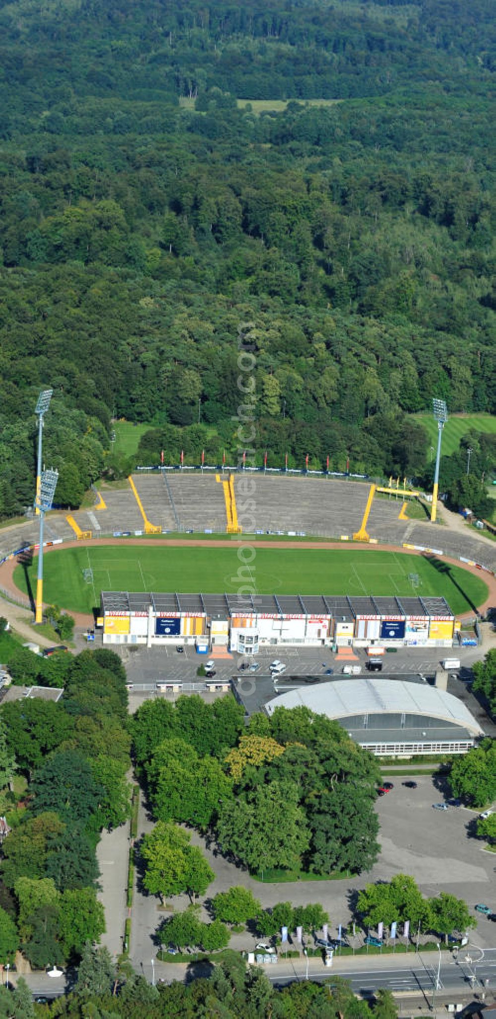 Darmstadt from above - Blick auf das Stadion am Böllenfalltor (umgangssprachlich auch Bölle genannt), einem Sportstadion in Darmstadt und Heimat des Fußballclubs SV Darmstadt 98 sowie der Footballer der Darmstadt Diamonds. The stadium at the Darmstadt SV Darmstadt 98.