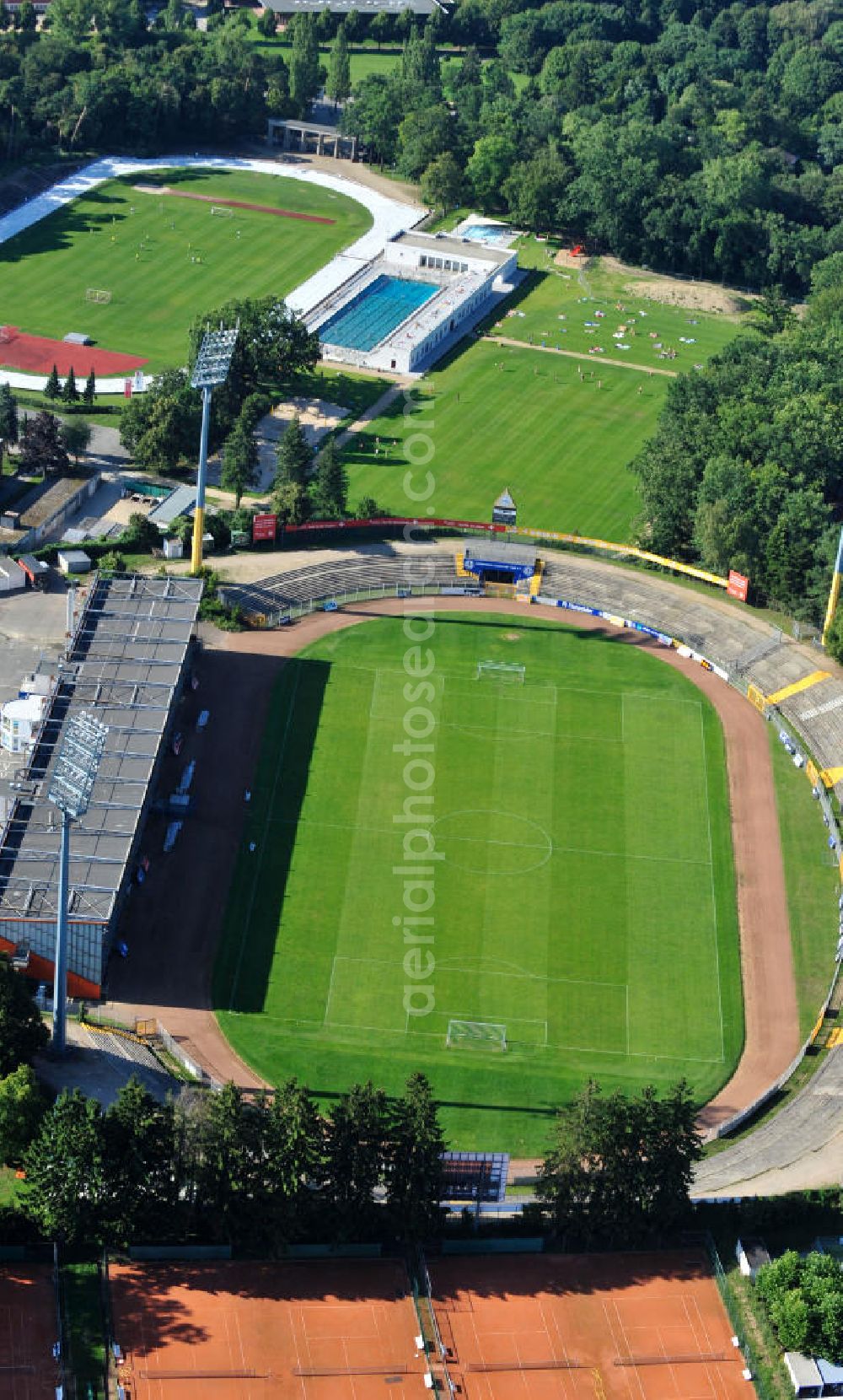 Aerial image Darmstadt - Blick auf das Stadion am Böllenfalltor (umgangssprachlich auch Bölle genannt), einem Sportstadion in Darmstadt und Heimat des Fußballclubs SV Darmstadt 98 sowie der Footballer der Darmstadt Diamonds. The stadium at the Darmstadt SV Darmstadt 98.