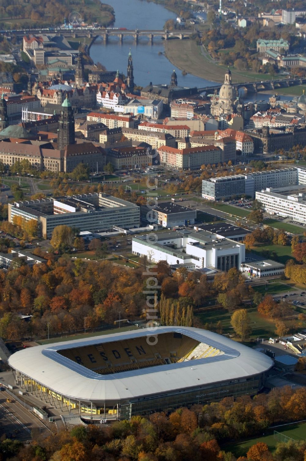 Aerial photograph Dresden - View of the stadium in Dresden in the state Saxony. The football stadium had to Lennéstreet over time the name of Rudolf-Harbig-Stadion, Dynamo Stadium and Gluecksgas Stadium