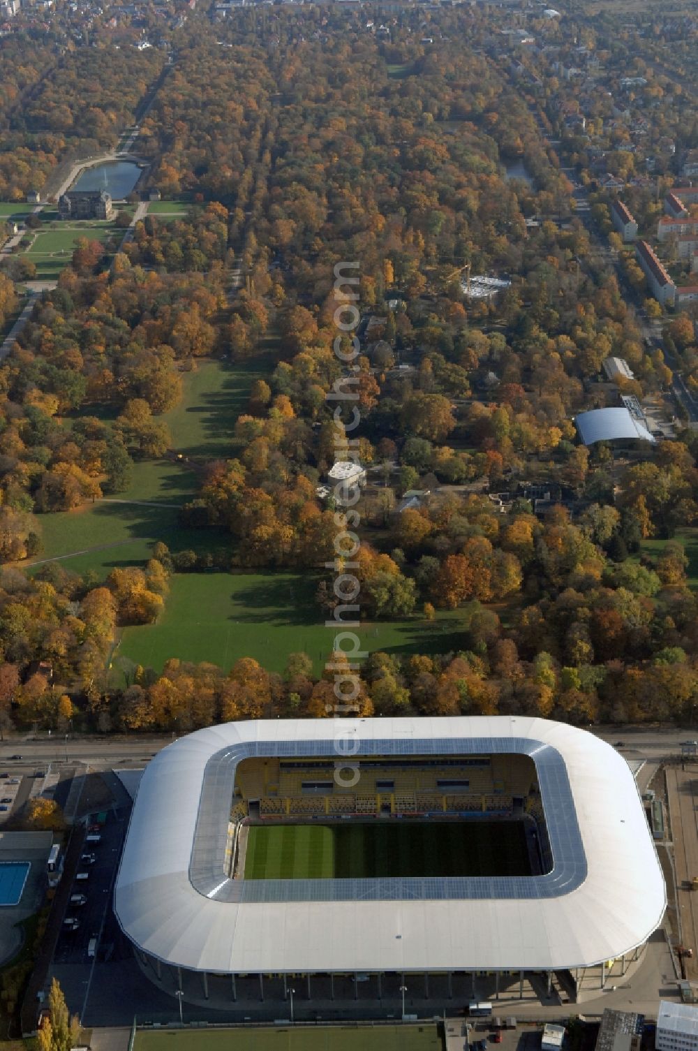 Aerial photograph Dresden - View of the stadium in Dresden in the state Saxony. The football stadium had to Lennéstreet over time the name of Rudolf-Harbig-Stadion, Dynamo Stadium and Gluecksgas Stadium