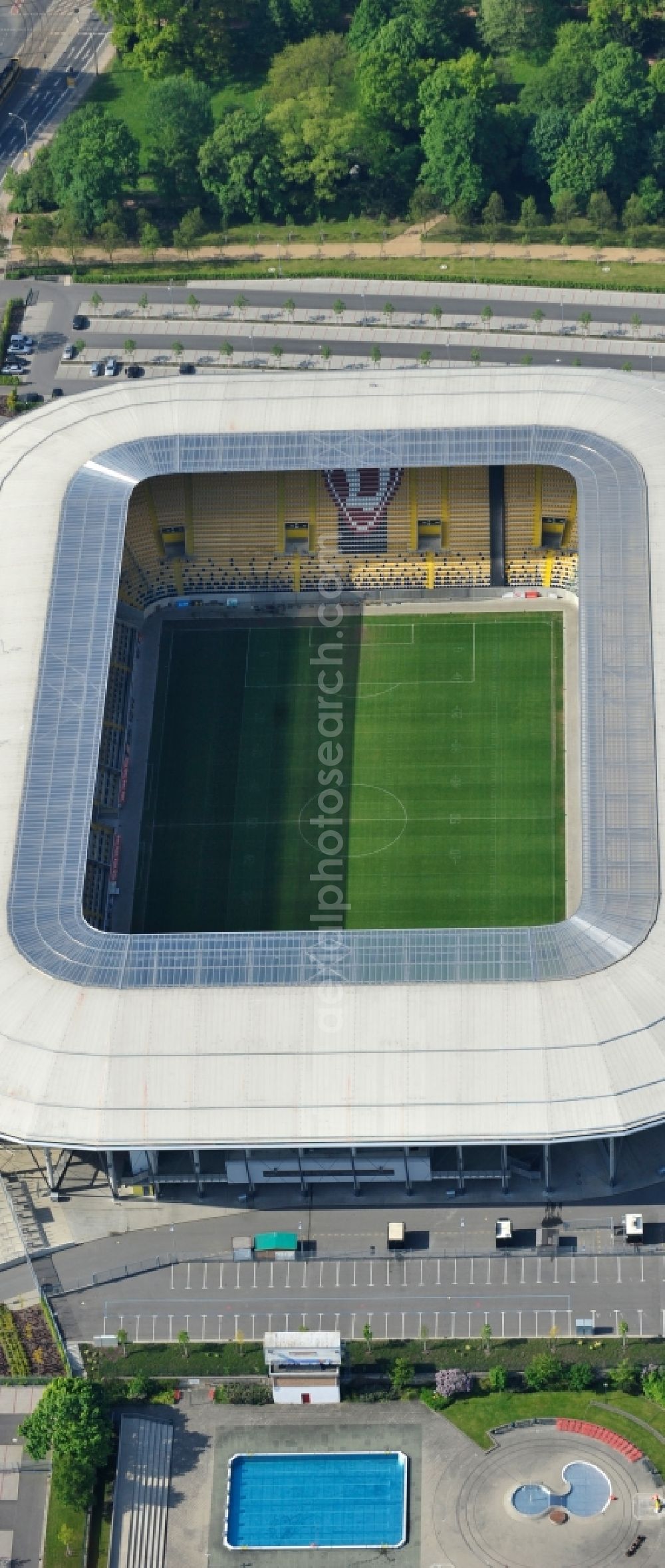 Dresden from the bird's eye view: View of the stadium in Dresden in the state Saxony. The football stadium had to Lennéstreet over time the name of Rudolf-Harbig-Stadion, Dynamo Stadium and Gluecksgas Stadium