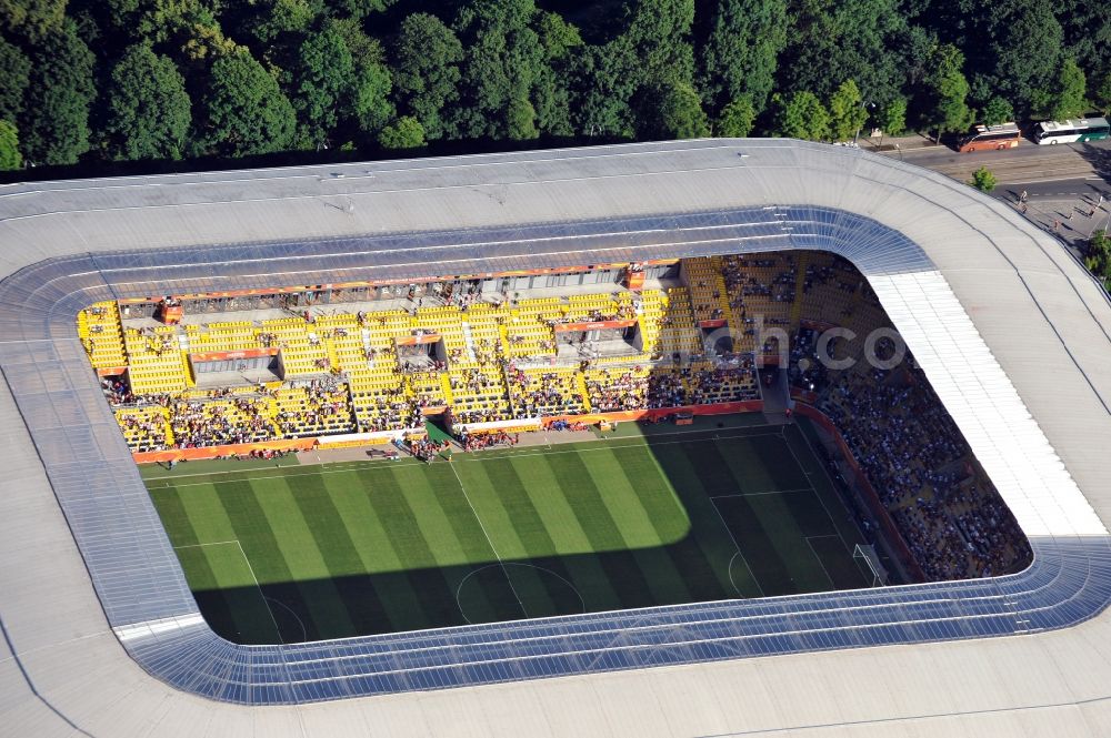 Aerial photograph Dresden - View of the stadium in Dresden in the state Saxony. The football stadium had to Lennéstreet over time the name of Rudolf-Harbig-Stadion, Dynamo Stadium and Gluecksgas Stadium