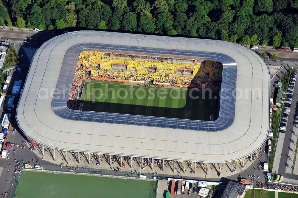 Dresden from the bird's eye view: View of the stadium in Dresden in the state Saxony. The football stadium had to Lennéstreet over time the name of Rudolf-Harbig-Stadion, Dynamo Stadium and Gluecksgas Stadium