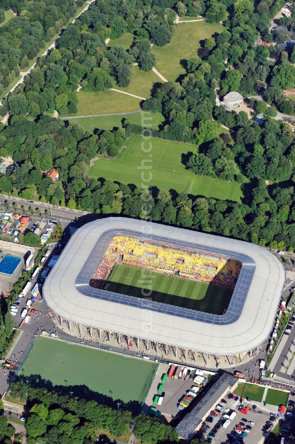 Aerial image Dresden - View of the stadium in Dresden in the state Saxony. The football stadium had to Lennéstreet over time the name of Rudolf-Harbig-Stadion, Dynamo Stadium and Gluecksgas Stadium