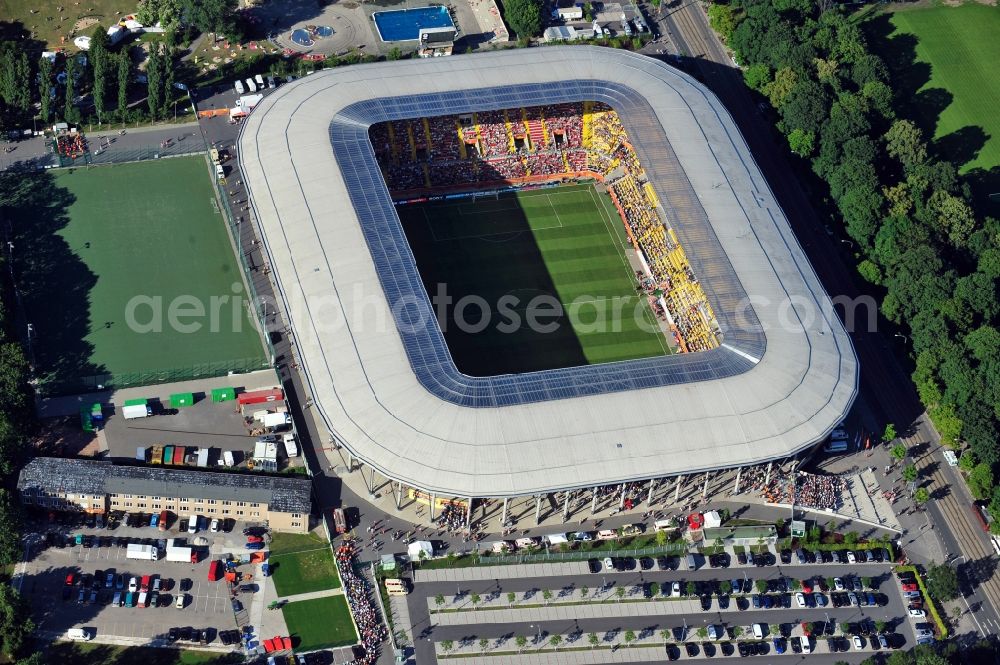 Aerial photograph Dresden - View of the stadium in Dresden in the state Saxony. The football stadium had to Lennéstreet over time the name of Rudolf-Harbig-Stadion, Dynamo Stadium and Gluecksgas Stadium