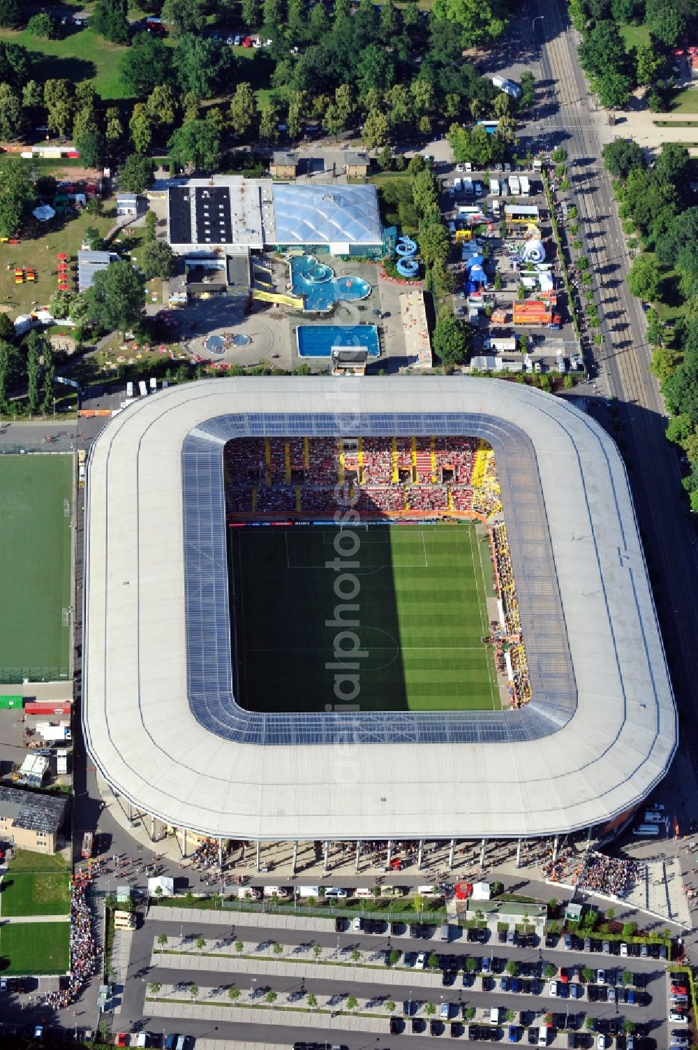 Dresden from the bird's eye view: View of the stadium in Dresden in the state Saxony. The football stadium had to Lennéstreet over time the name of Rudolf-Harbig-Stadion, Dynamo Stadium and Gluecksgas Stadium